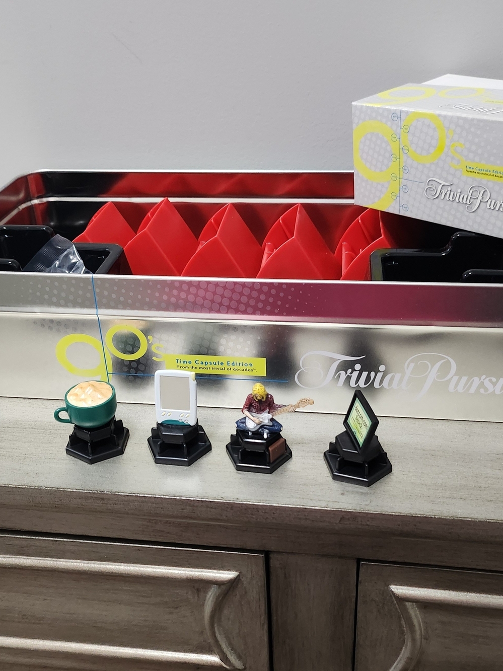 Trivial Pursuit 90's Time Capsule Edition - Played Once. - Picture 5 of 6
